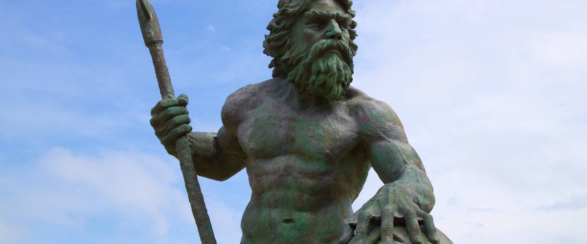 Parque de Neptuno ofreciendo una estatua o escultura