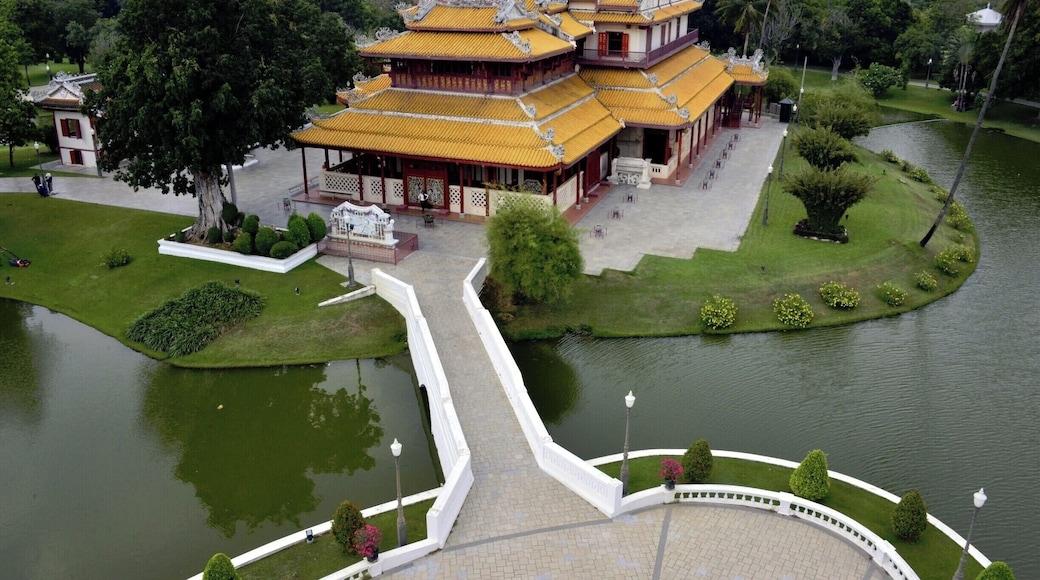 #BangPa #Palace #Thai #Temple
#Bangkok #DayTrip
#Bangkok #Backpacking #TravelPhotography #TravelBlogger
Poletna rezidenca tajskih kraljev, največji pečat pa je pustil kralj Rama V, kateri je tudi kot edini imel več žena in za vsako je zgradil hiško, vsekakor vredno obiska.
See you also on Instagram: ExploreWithSeba