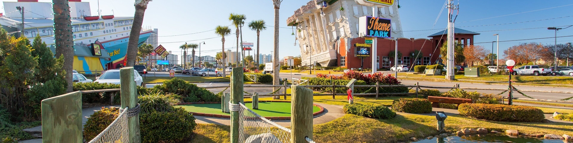 Coconut Creek Family Fun Park showing golf