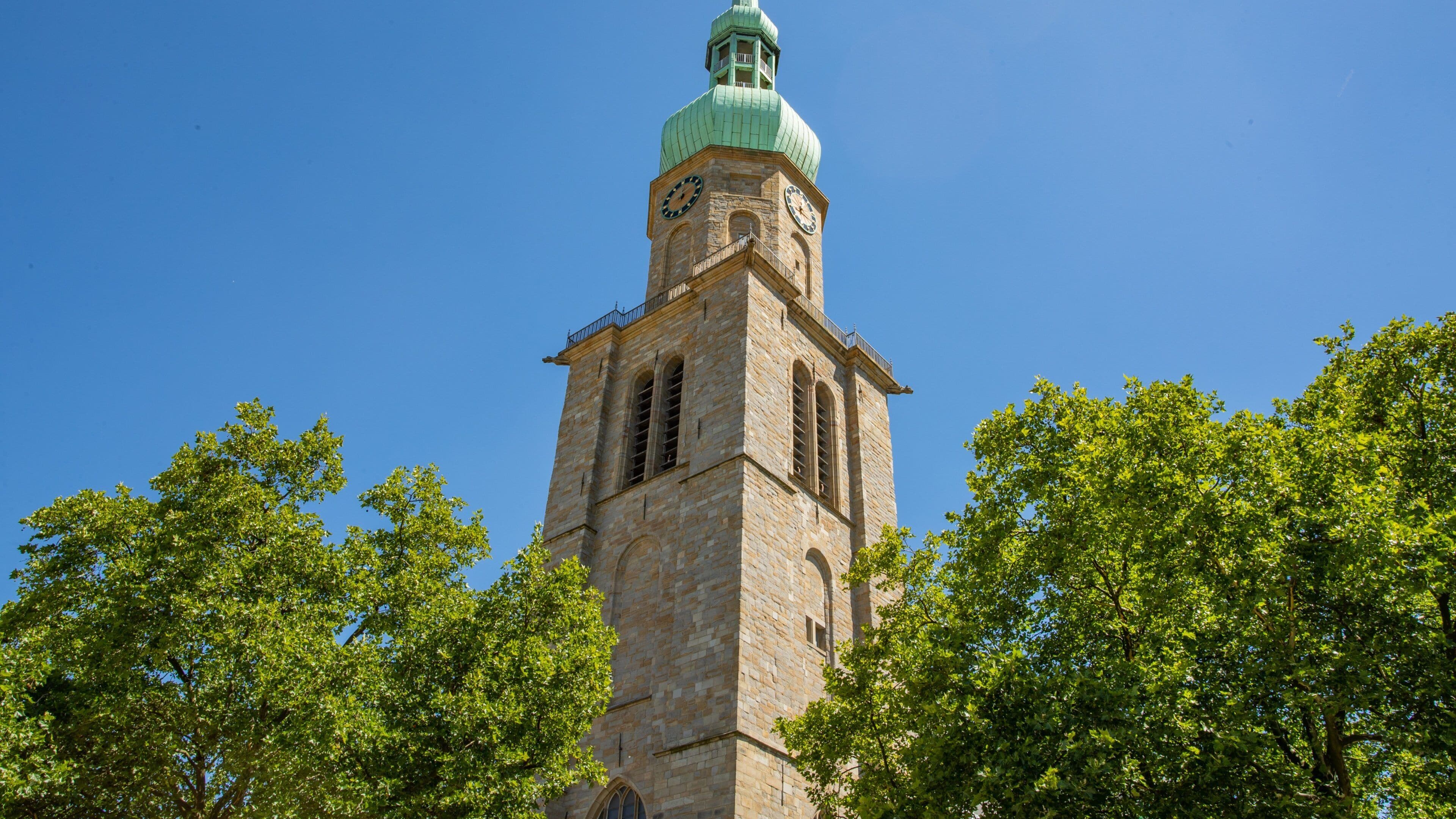 St. Reinold\'s Church which includes heritage architecture