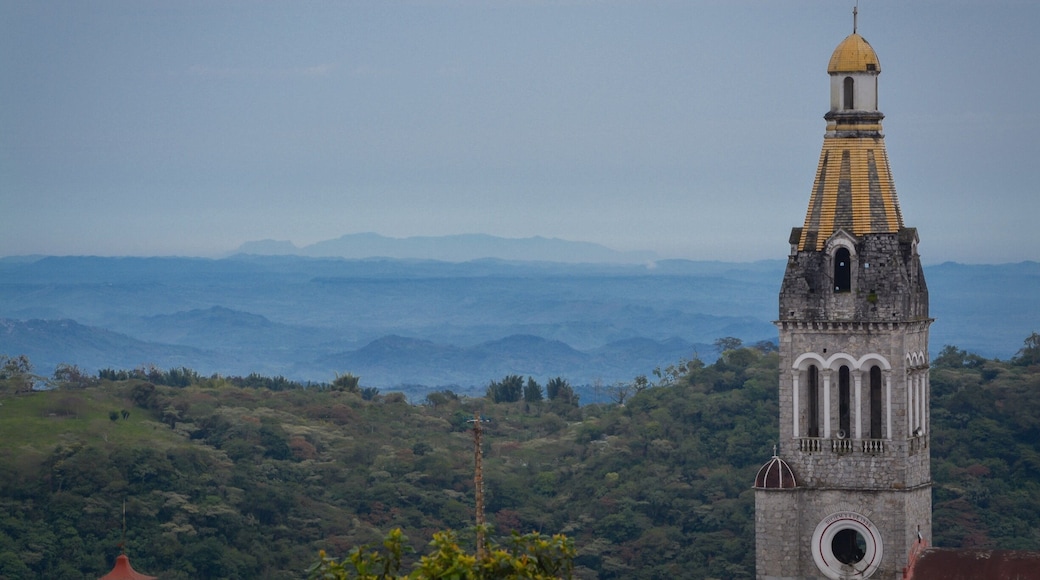 Vista panoramica de la sierra desde la Ciudad de Cuetzalan, Puebla