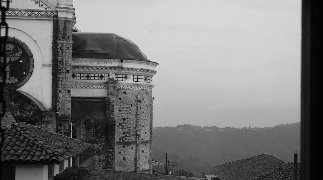 PARISH OF SAN FRANCISCO View of the back of the parish. It is a major renaissance style colonial buildings in Cuetzalan, builted in the seventeenth century and remodeled in the first half of the twentieth century. Enjoy walking through its small streets and alleys
#getaway #trip #travel #explore #outdoors #church #antiquebuildings