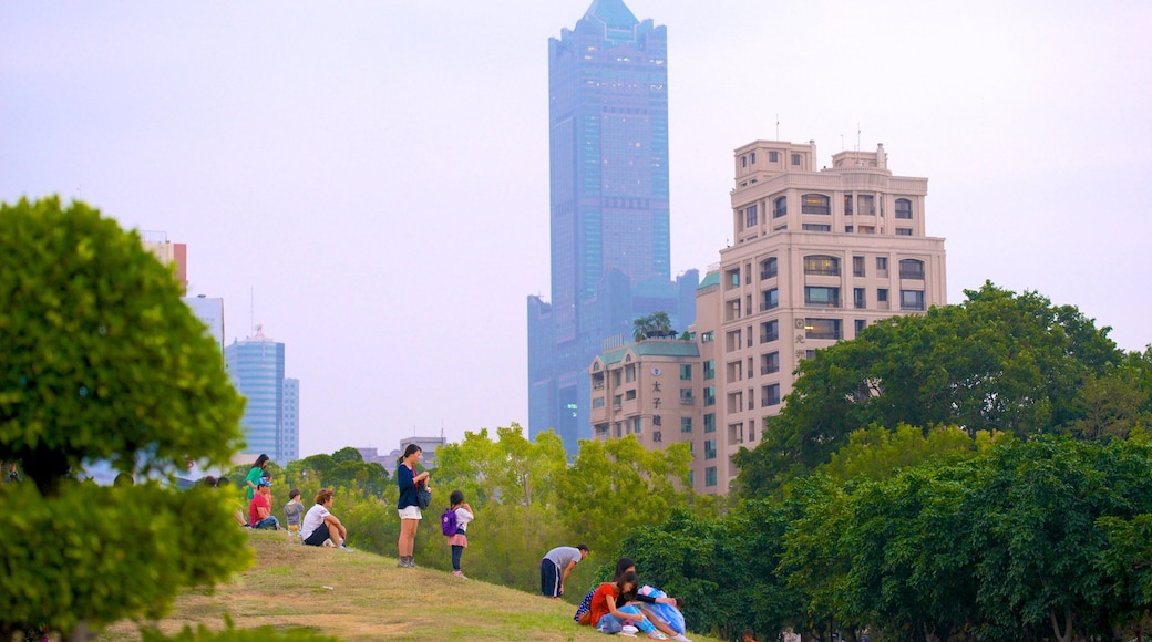Central Park featuring a park