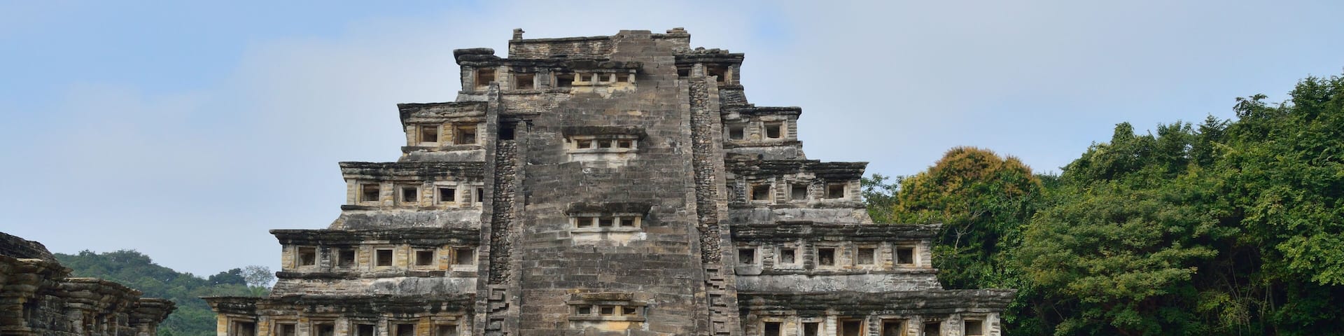 pirámide de los nichos en la zona arqueológica del Tajín. en Papantla de Olarte Veracruz.