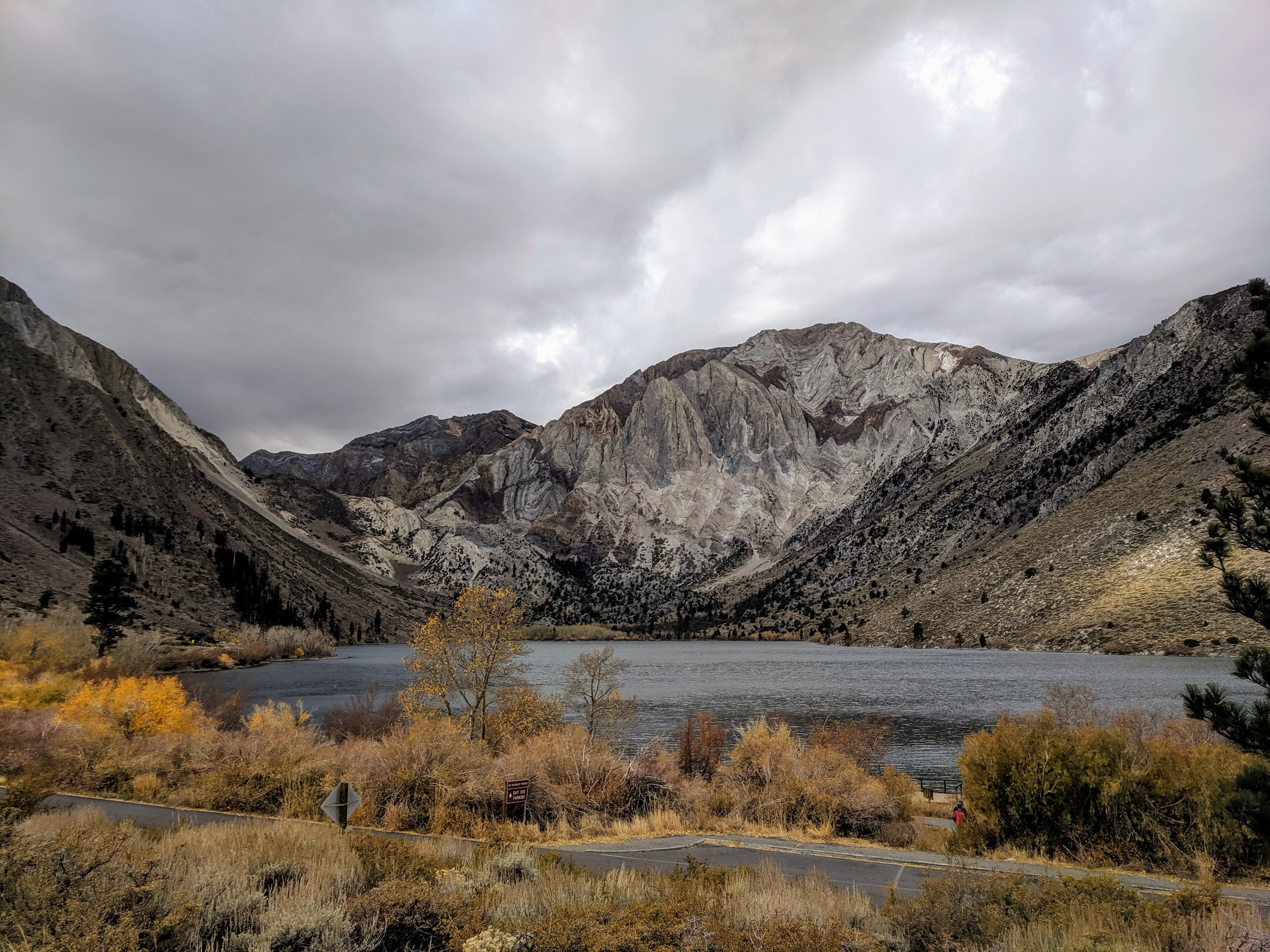 You could travel the world over and you’d be hard pressed to find a more beautiful lake than Convict. Located in the Sierra Nevada mountains, it is know for its  crystal clear water and dramatic mountains.
#trovember #outdoors #convictlake #mammothlakes #california #sierranevadamountains #usa