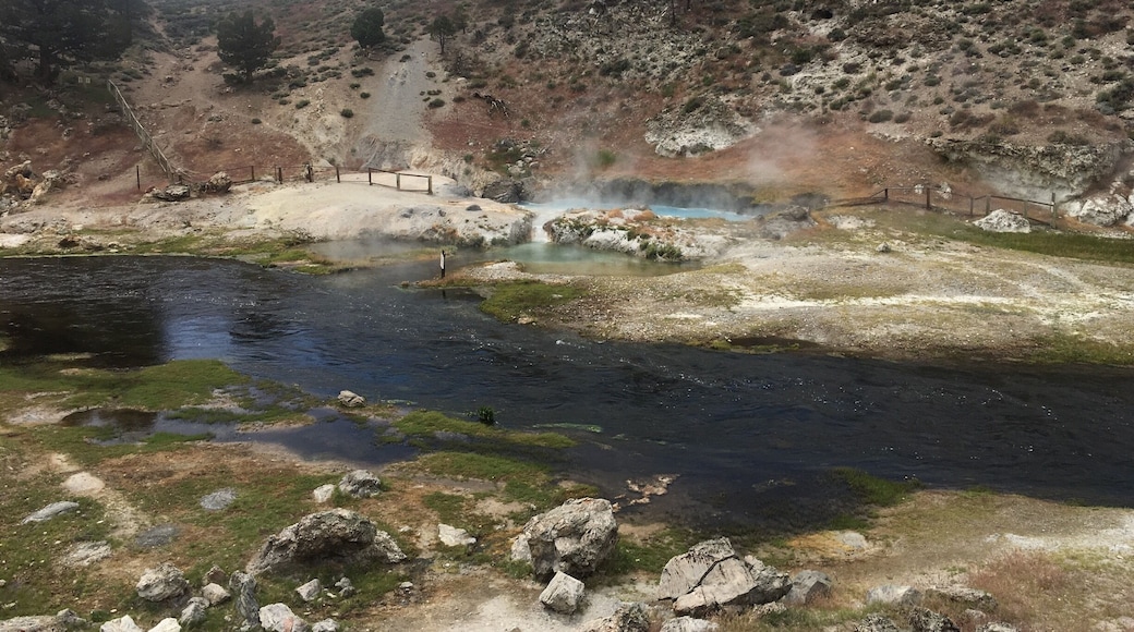 Hot creek geological site. I couldn't believe this was in California. I felt like I was in Iceland or Hawaii again. #hotcreekgeologicalsite #hotsprings #mammoth #californiatravels