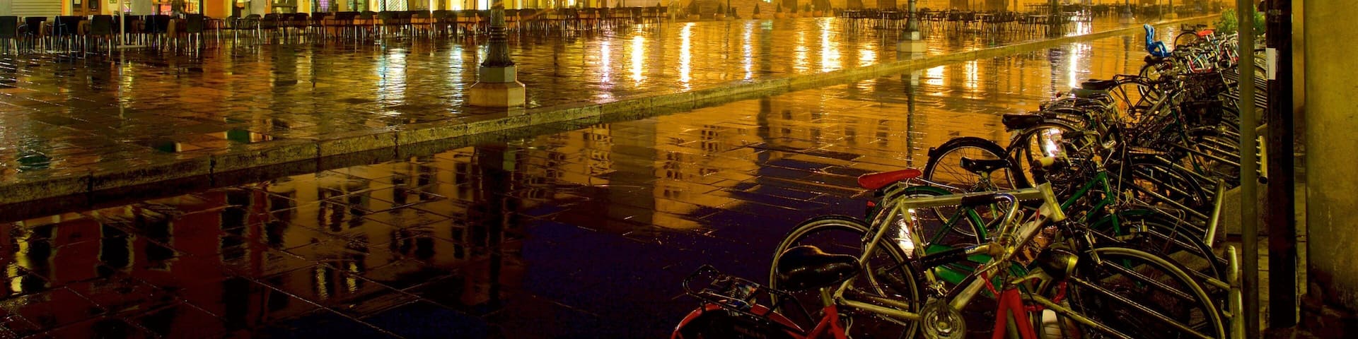 Piazza dei Signori featuring heritage architecture, a square or plaza and a city