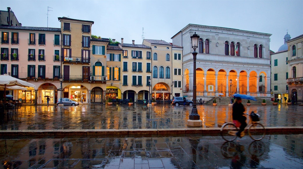 西紐利廣場 呈现出 懷舊元素, 廣場 和 城市