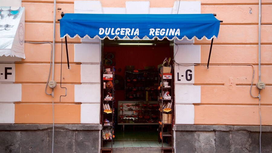 Calle Candy ofreciendo señalización