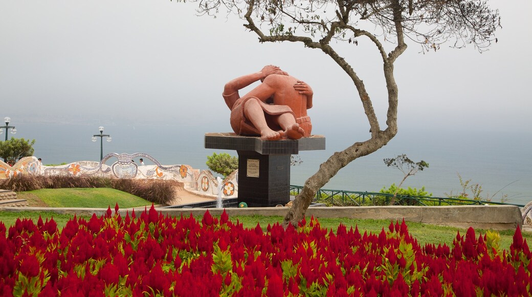 Parque del Amor som viser blomster, hage og utendørs kunst