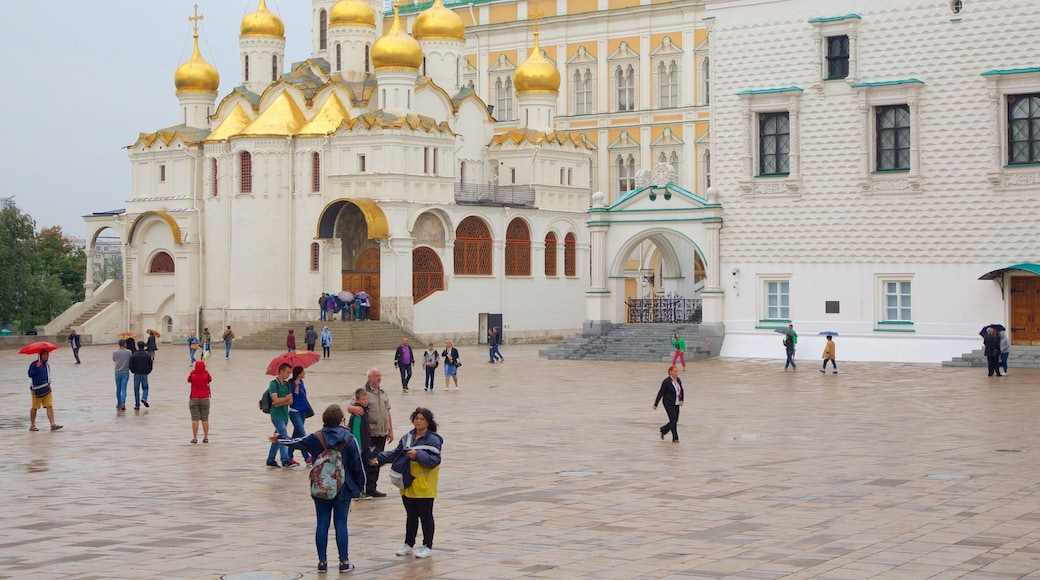 Marian ilmestyksen katedraali featuring tori ja vanha arkkitehtuuri
