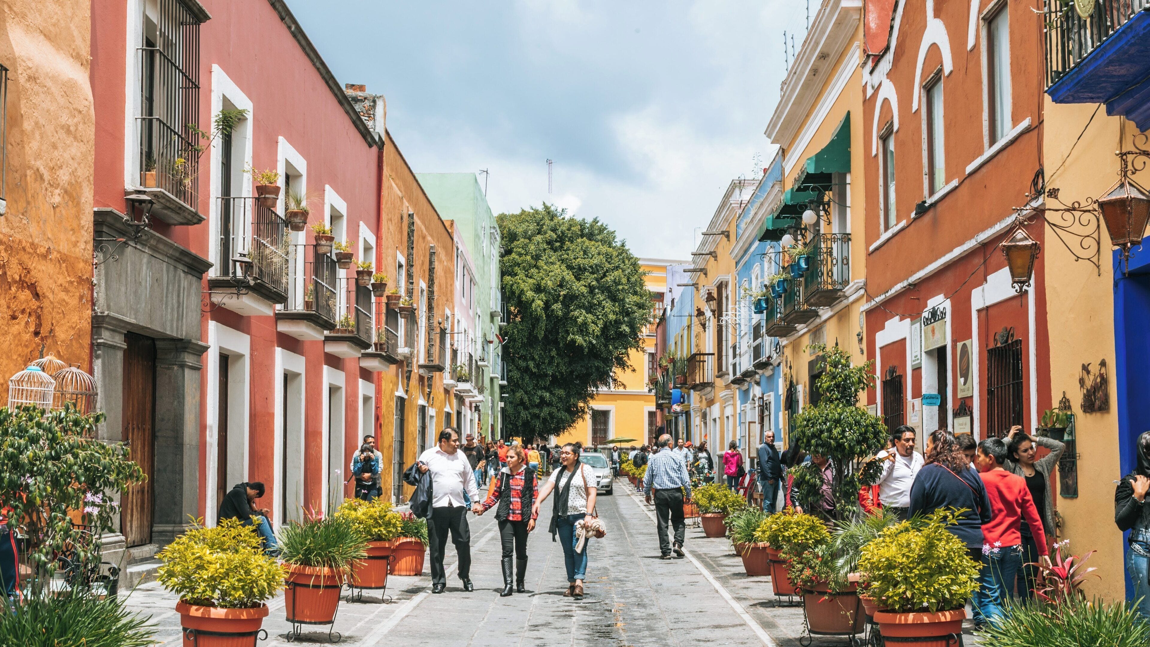 Colorful and lively atmosphere at Los Sapos Bazaar in Puebla’s Historic Center featuring local visitors and vendors in a vibrant street scene