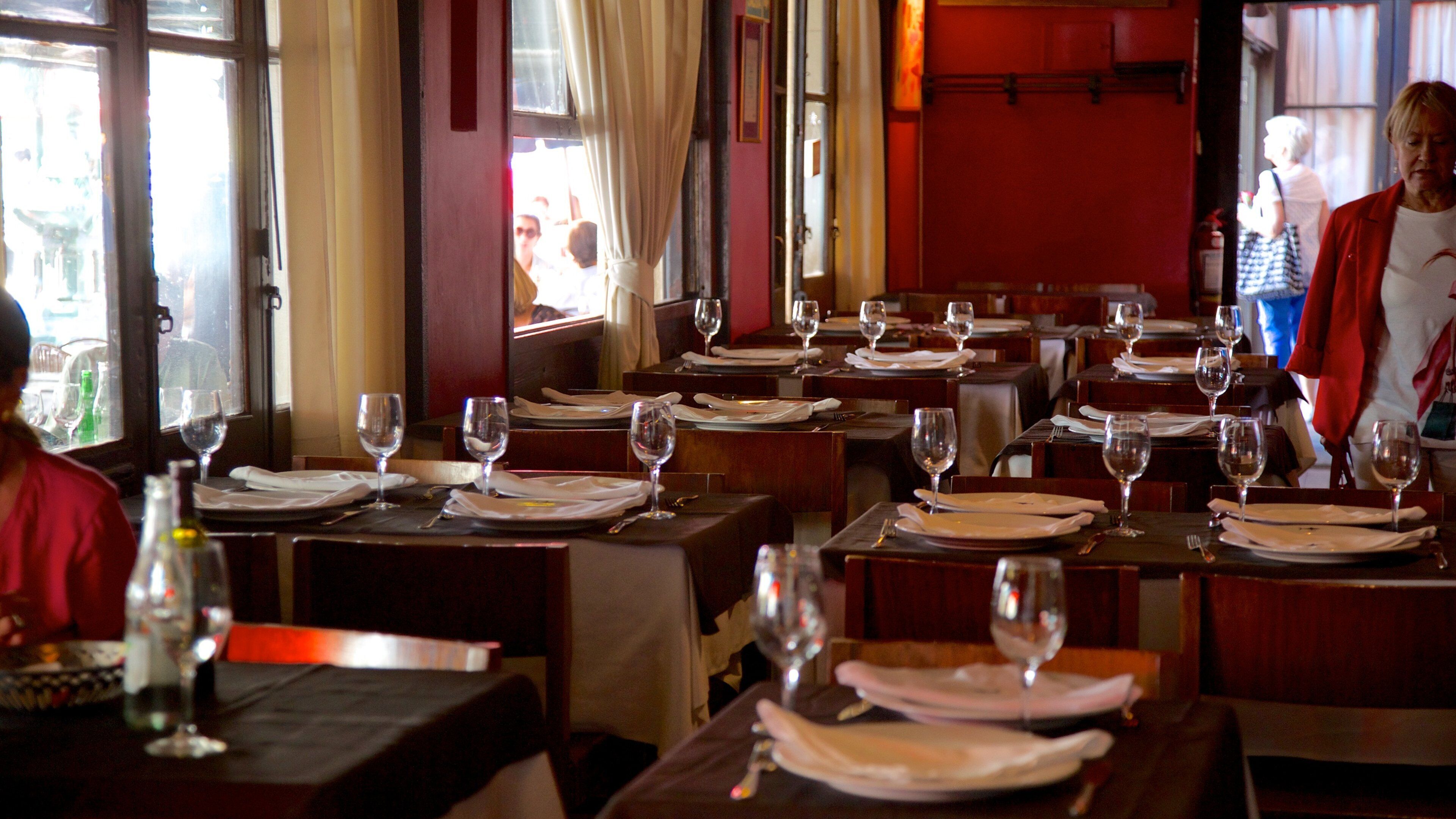 Mercado Agricola de Montevideo featuring interior views