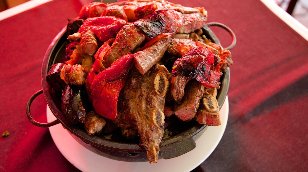 Mercado Agricola de Montevideo which includes food