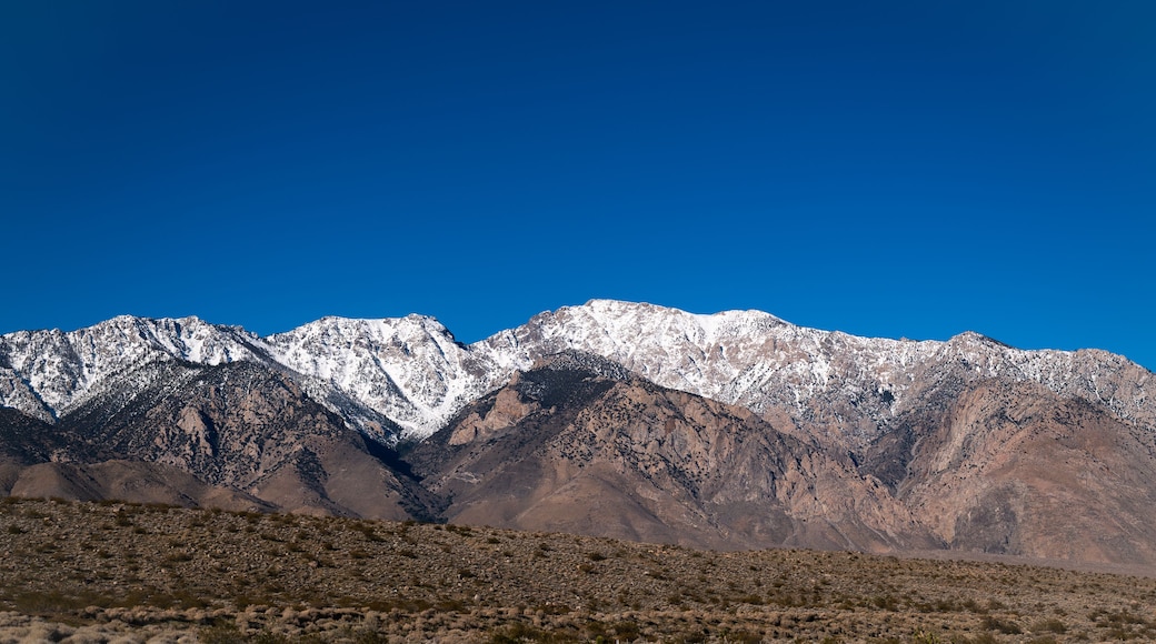 Eastern sierra nevada mountain range with snow
