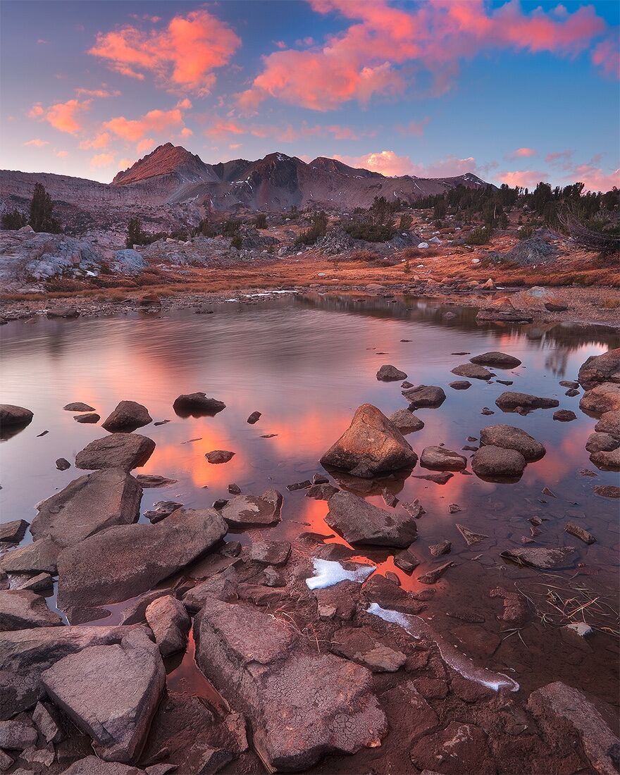 You can reach this spot via the Saddlebag lake trail. 