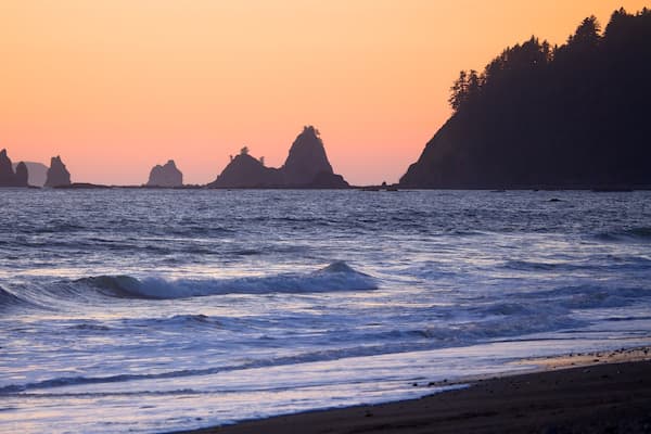 Rialto Beach showing waves, a sunset and a beach