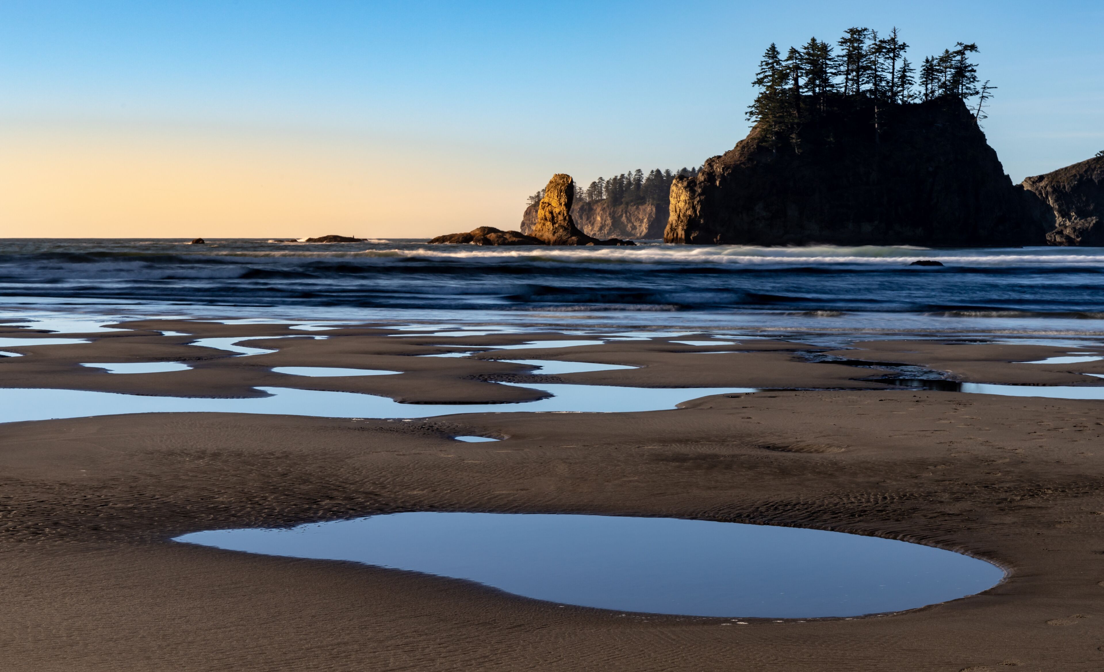 Second Beach is located at La Push, Washington and is the flattest of the 3 beaches. The 1 mile trail to the coast starts the Quileute Indian Reservation.