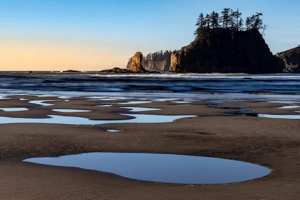 Second Beach is located at La Push, Washington and is the flattest of the 3 beaches. The 1 mile trail to the coast starts the Quileute Indian Reservation.
