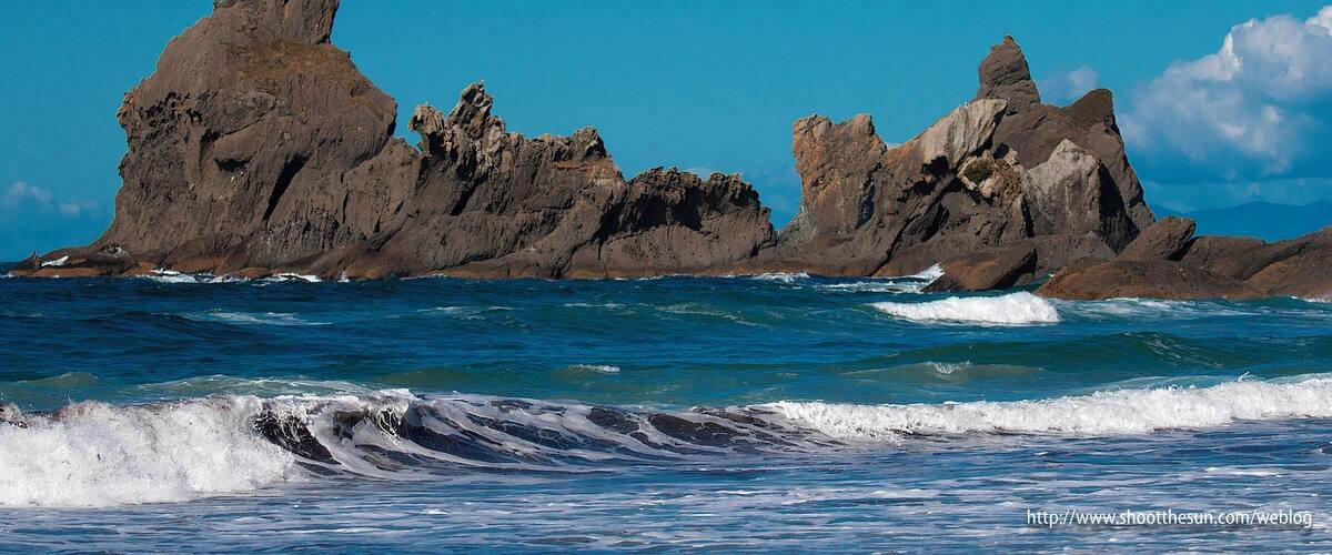 Here it is again, what I called the "Old Woman Seated" sea stack, but this time you can see the full formation, and a nicely sculpted wave in the foreground.