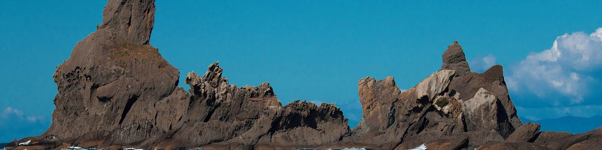 Here it is again, what I called the "Old Woman Seated" sea stack, but this time you can see the full formation, and a nicely sculpted wave in the foreground.