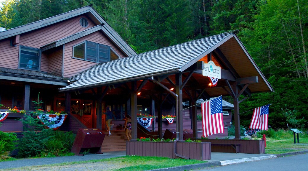 Sol Duc Falls which includes a hotel