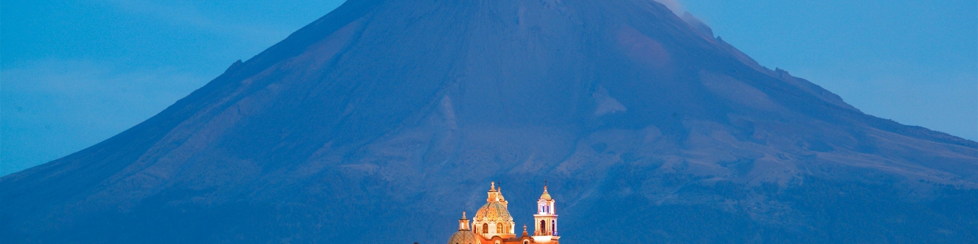 La Virgen de los Remedios Sanctuary 其中包括 山岳 和 懷舊元素