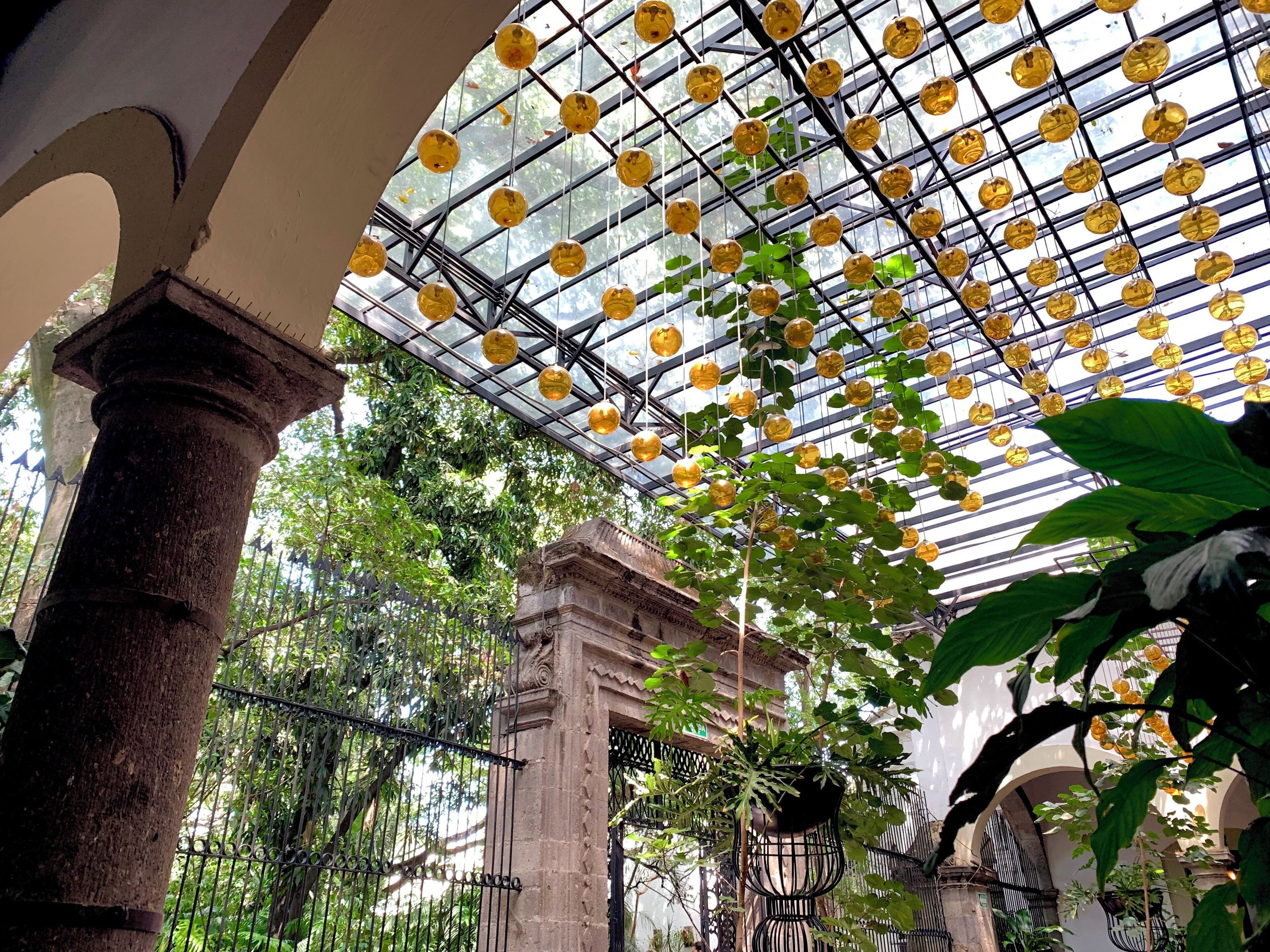 A good place to eat and have a some drinks while enjoying the view of a traditional old mexican house #jalisco #tlaquepaque #mexico #mexican #decor #design #garden