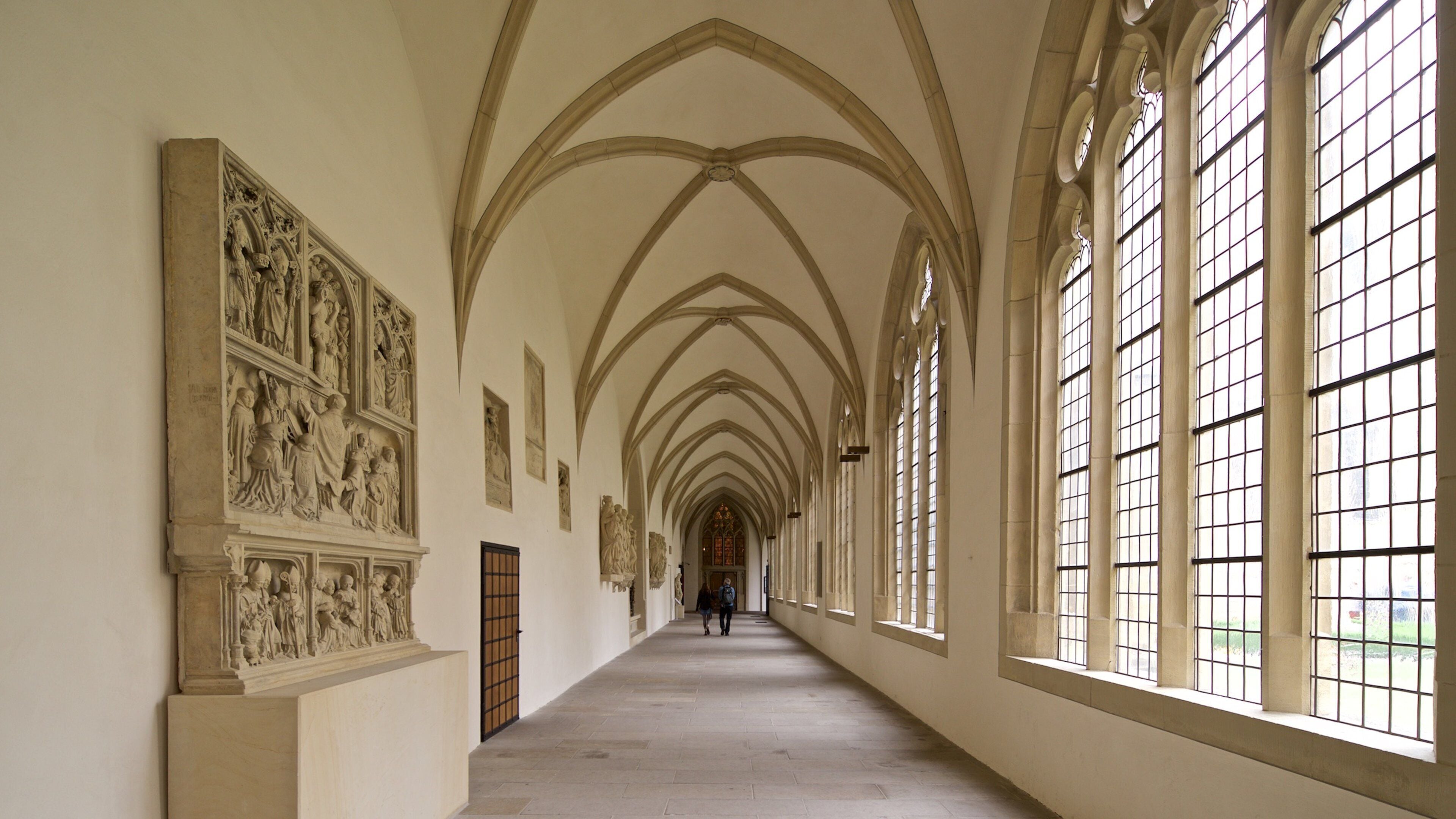 St.-Paulus-Dom Münster das einen Geschichtliches und Innenansichten sowie Paar