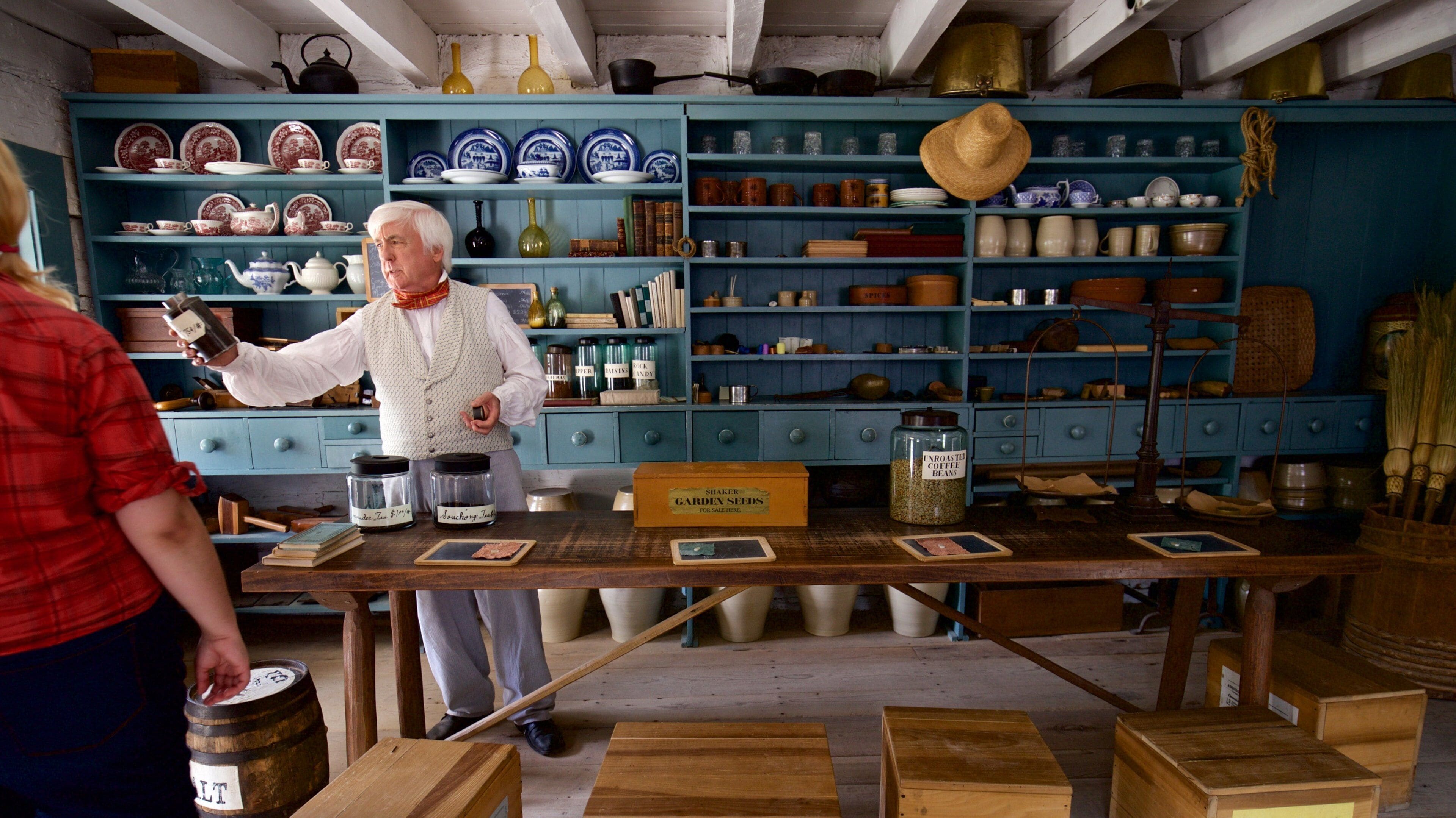 Conner Prairie Interactive History Park que incluye vistas interiores y también un hombre