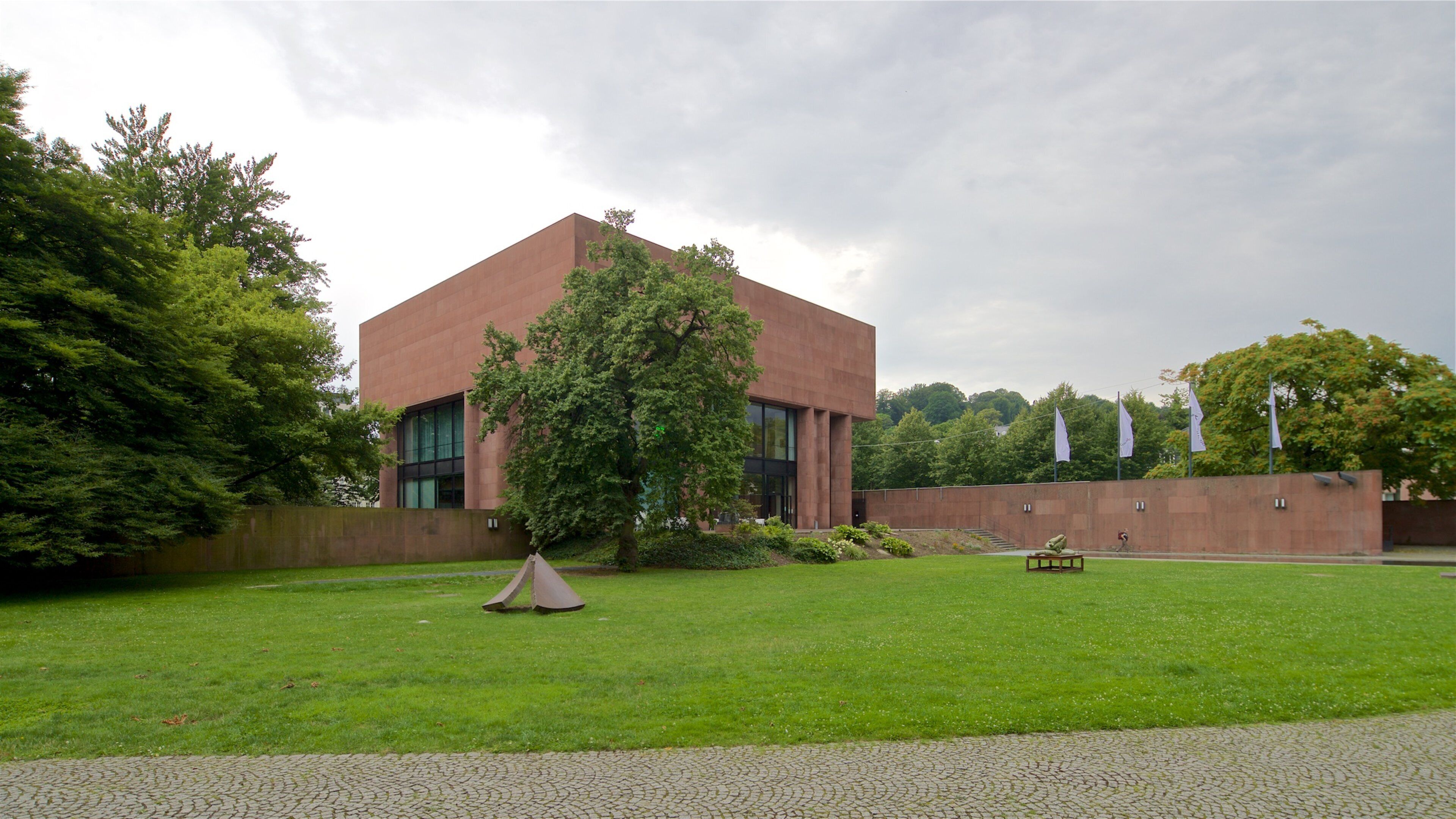 Bielefeld Art Gallery which includes a garden