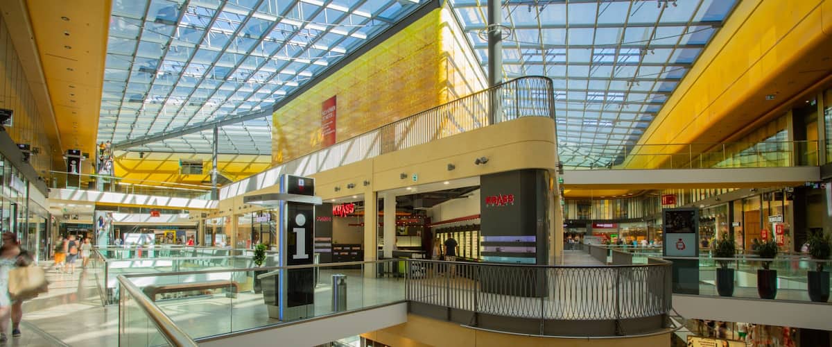 Thier-Galerie showing shopping and interior views
