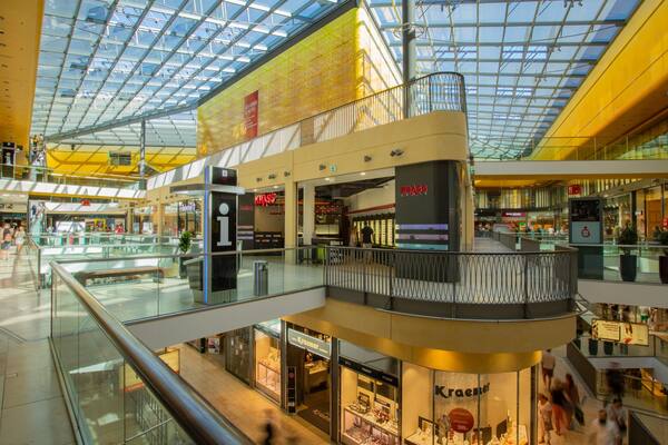 Thier-Galerie showing shopping and interior views