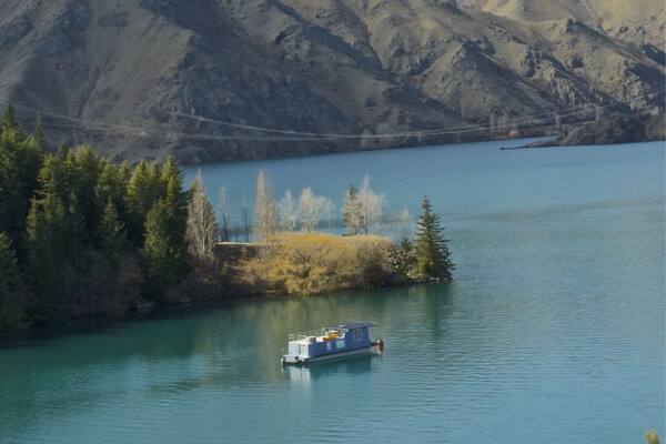 Perfect stop for a picnic lunch when cruising through the central South Island of NZ
