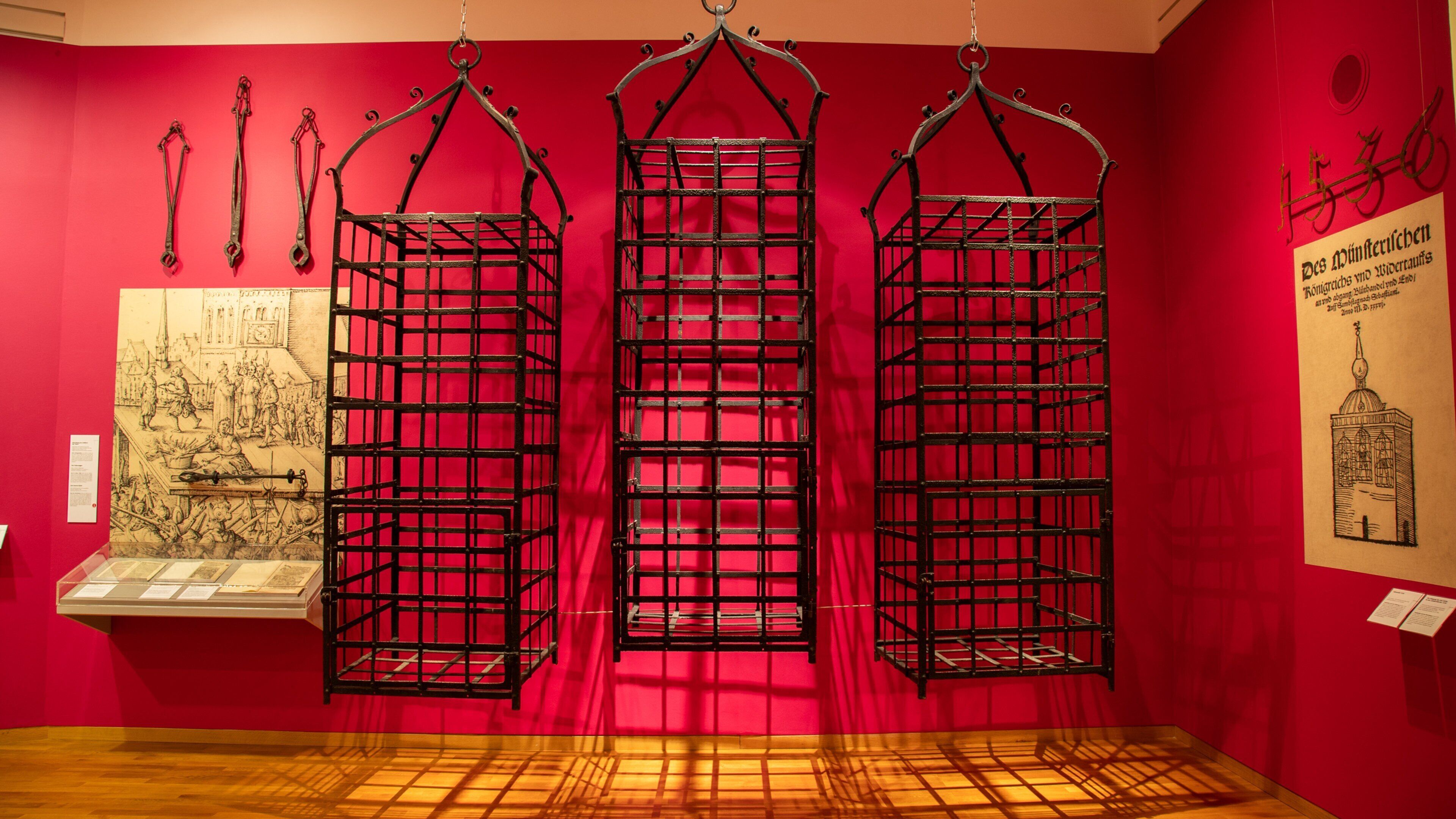 Münster City Museum showing interior views