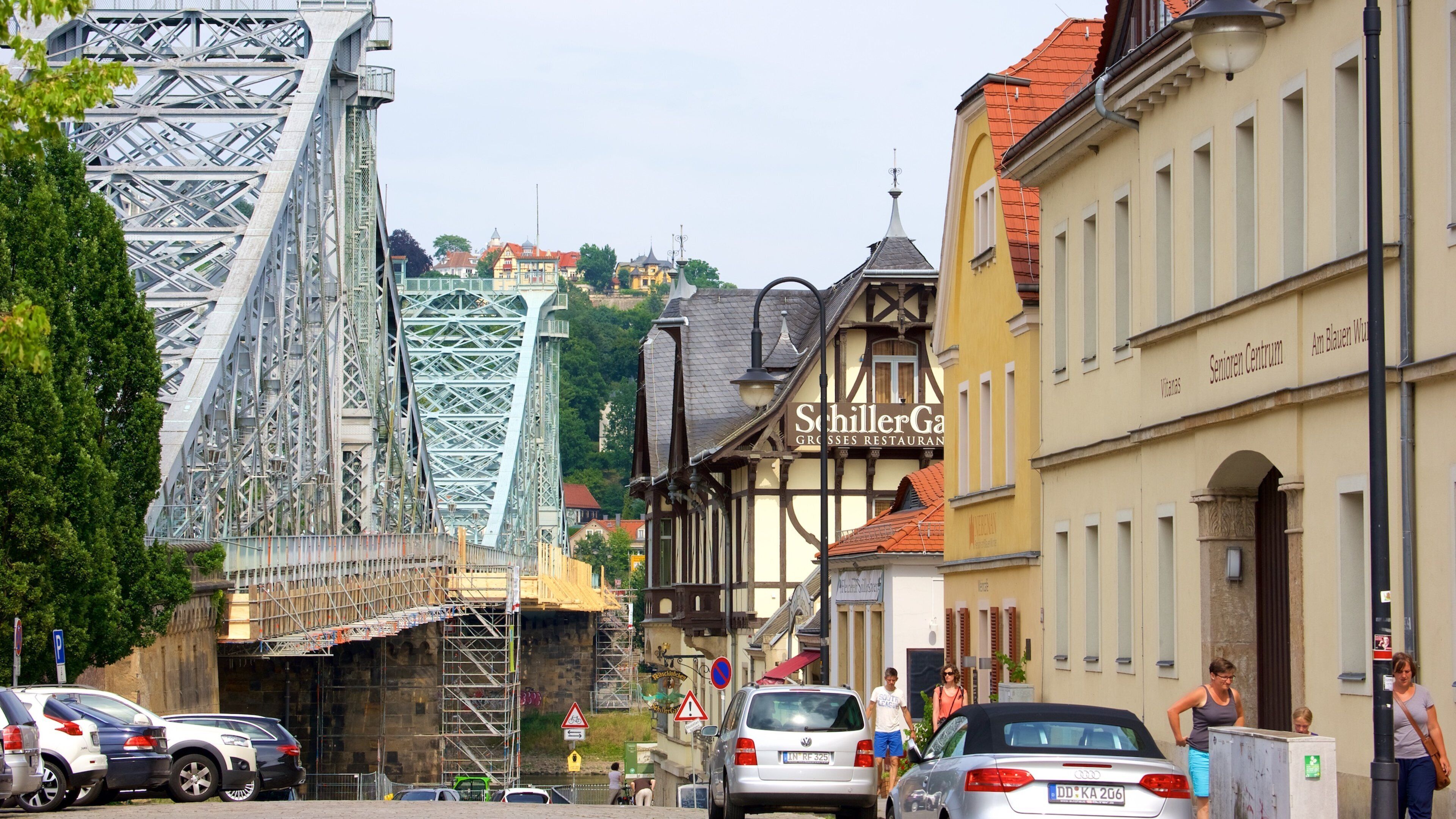 Dresden inclusief moderne architectuur, een stad en straten