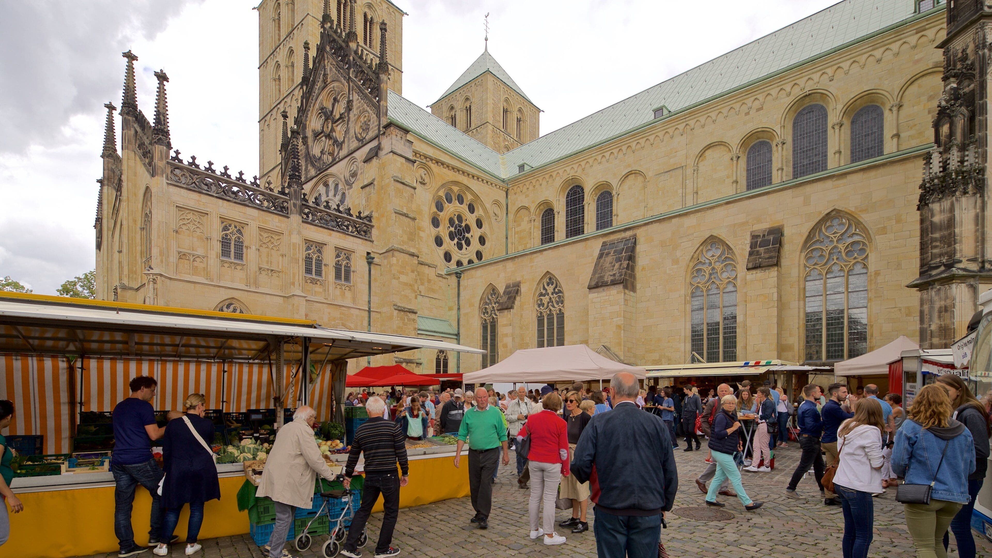 Wochenmarkt Münster og byder på markeder, historiske bygningsværker og gadeliv
