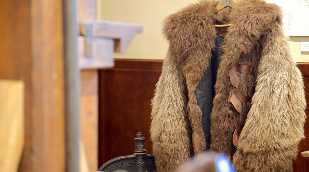 Museo y archivos de Revelstoke mostrando vistas de interior