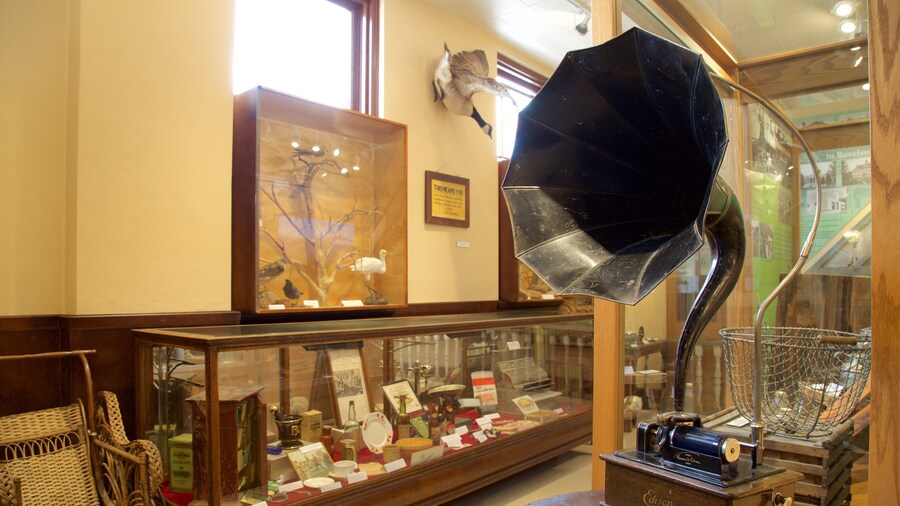 Bảo tàng và Trung tâm Lưu trữ Revelstoke cho thấy di sản và cảnh nội thất