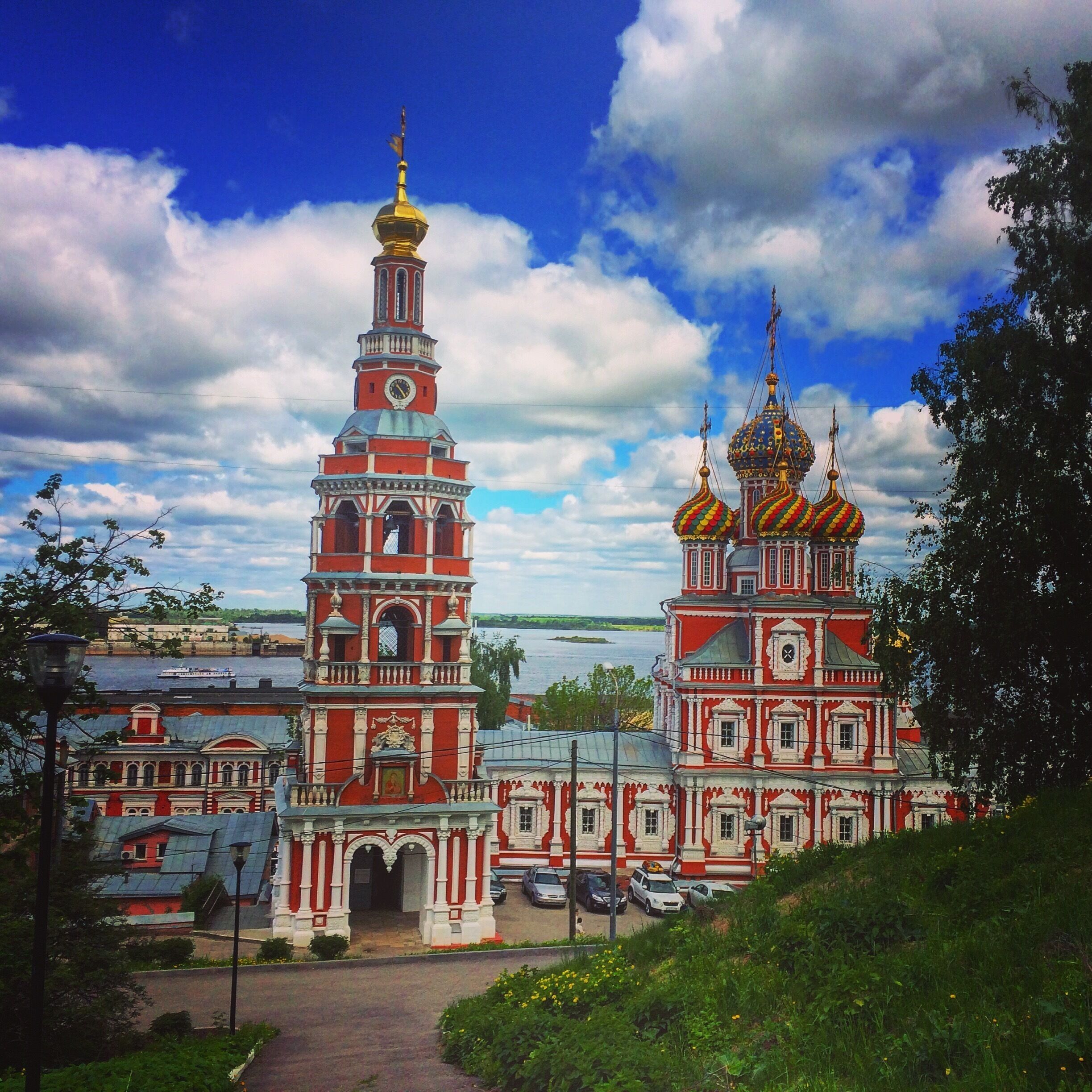 Locates between the Volga river and the Oka river and only four hours outside of Moscow, Nizhniy Novgorod is a nice although not spectacular city. This church, one of many, was the most beautiful one i think. 