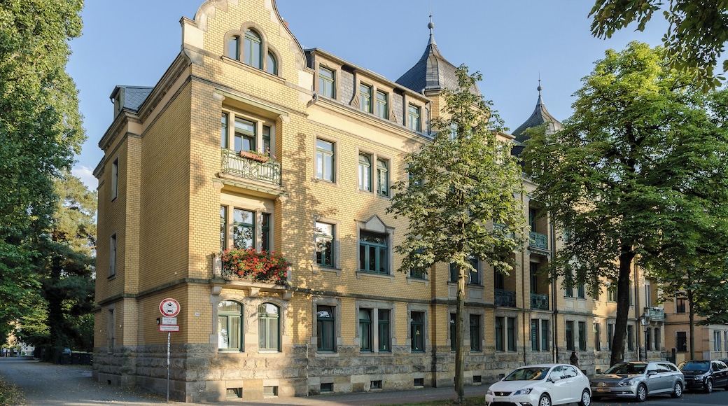 Denkmalgeschütztes Wohnhaus Hubertusstraße 32–34 in Dresden-Pieschen
