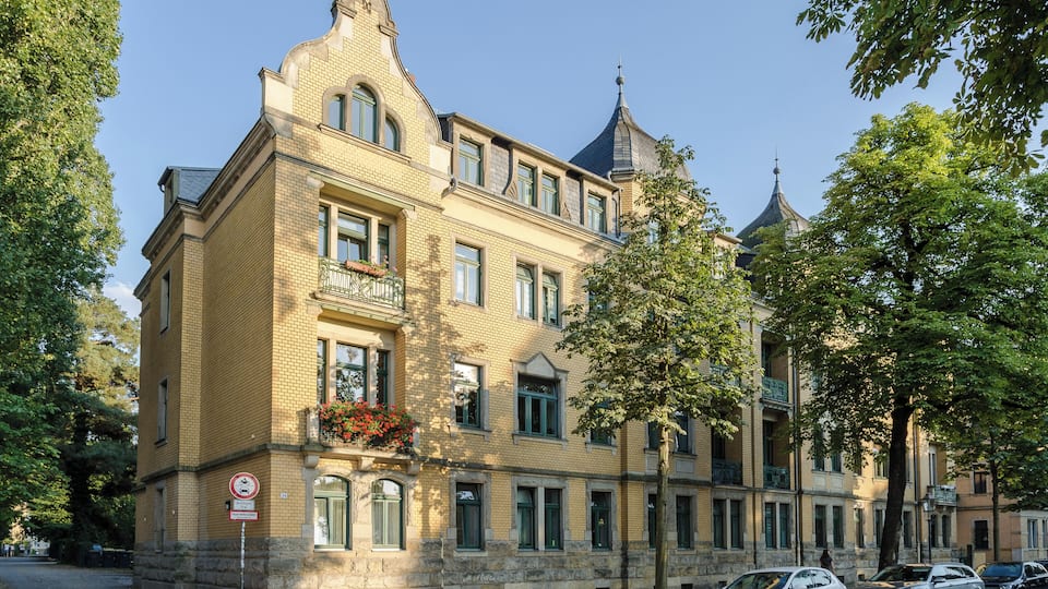 Denkmalgeschütztes Wohnhaus Hubertusstraße 32–34 in Dresden-Pieschen