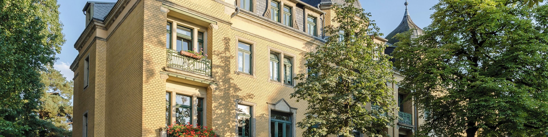 Denkmalgeschütztes Wohnhaus Hubertusstraße 32–34 in Dresden-Pieschen
