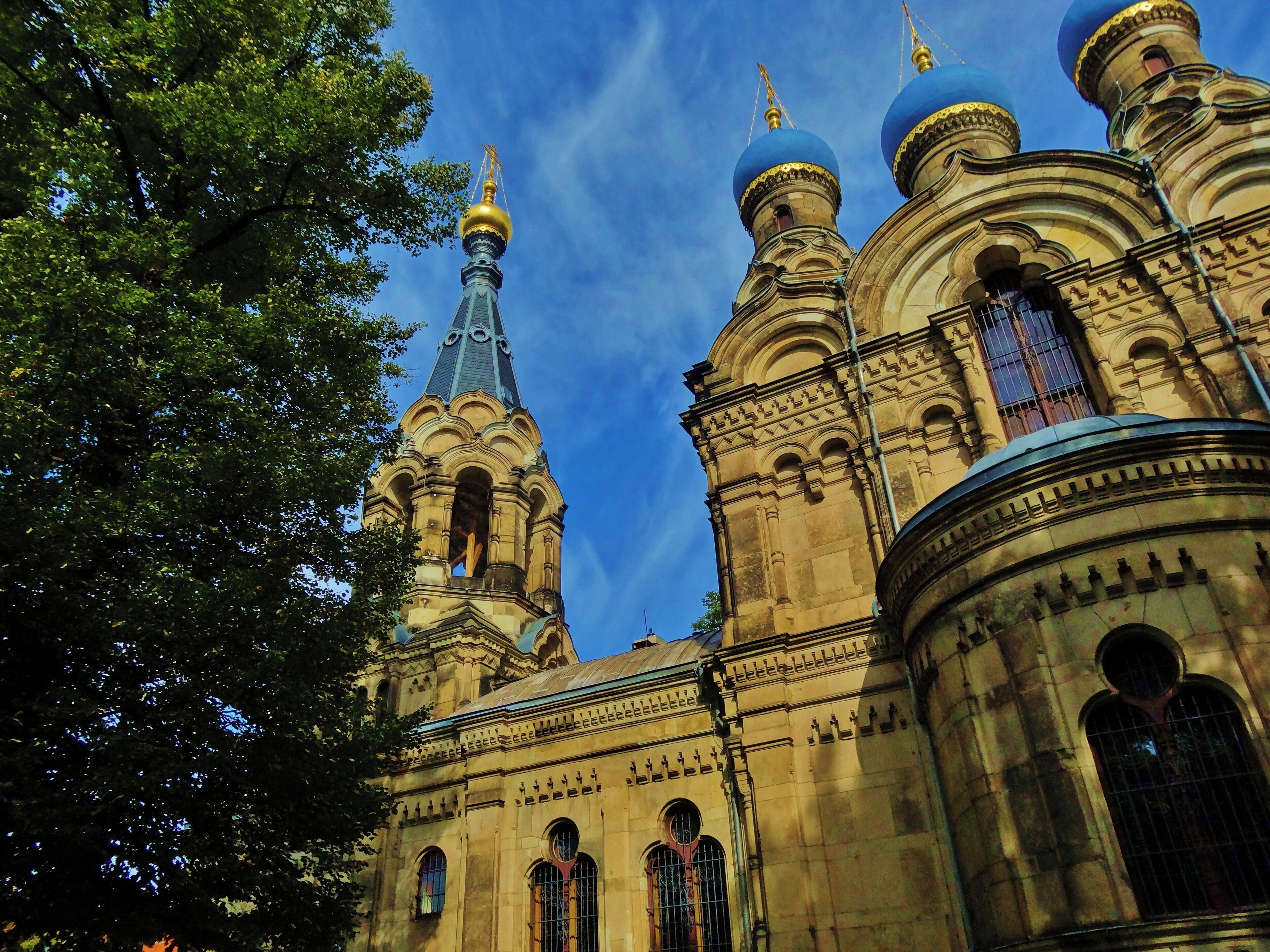 The Russian Orthodox Church of Saint Simeon of the Wonderful Mountain in Dresden. The architects are the Russian Harald Julius von Bosse and the Dresden Karl Weißbach and had built from 1872 to 1874. Noticeable is that the workers would need the twice or triple time to built up this,w ith modern tech, today. The workers came mostly from Dresden and lived all in the near and were all indigenous.