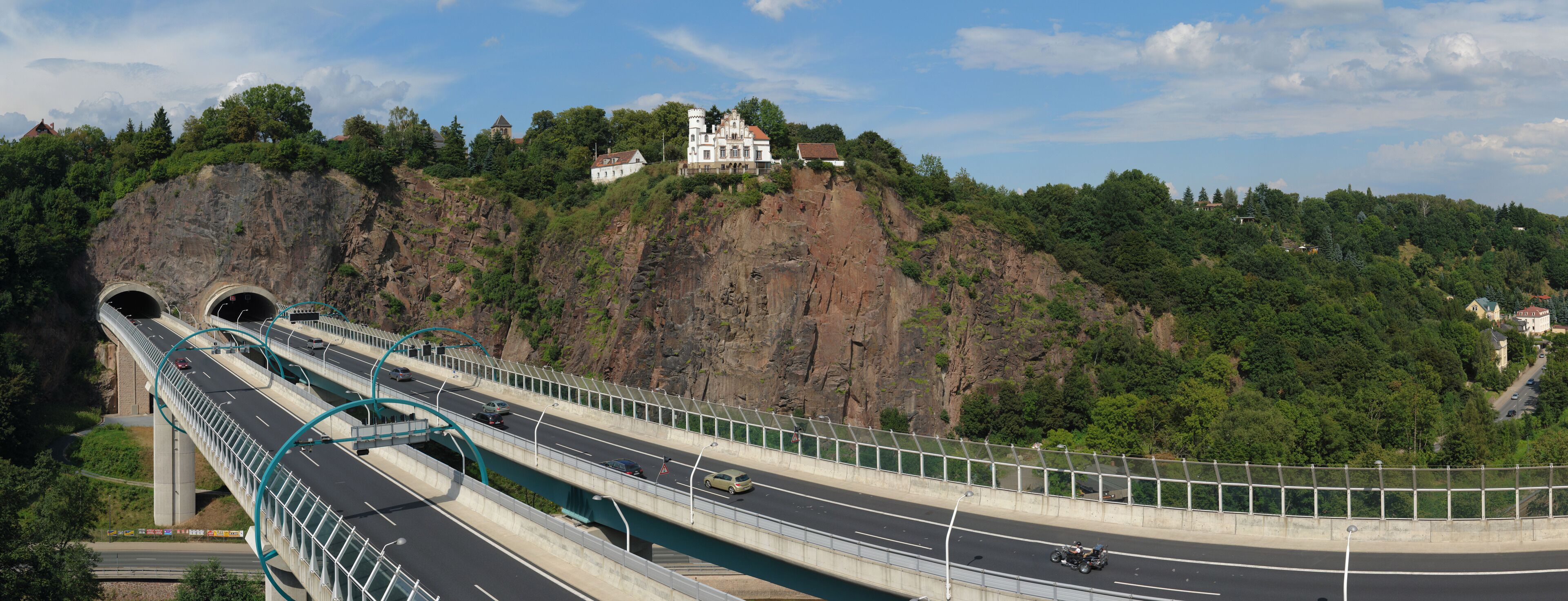 en:Bundesautobahn 17 crossing the Weißeritz valley near Dresden