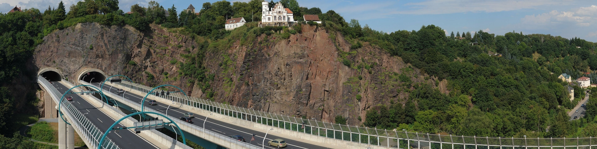 en:Bundesautobahn 17 crossing the Weißeritz valley near Dresden