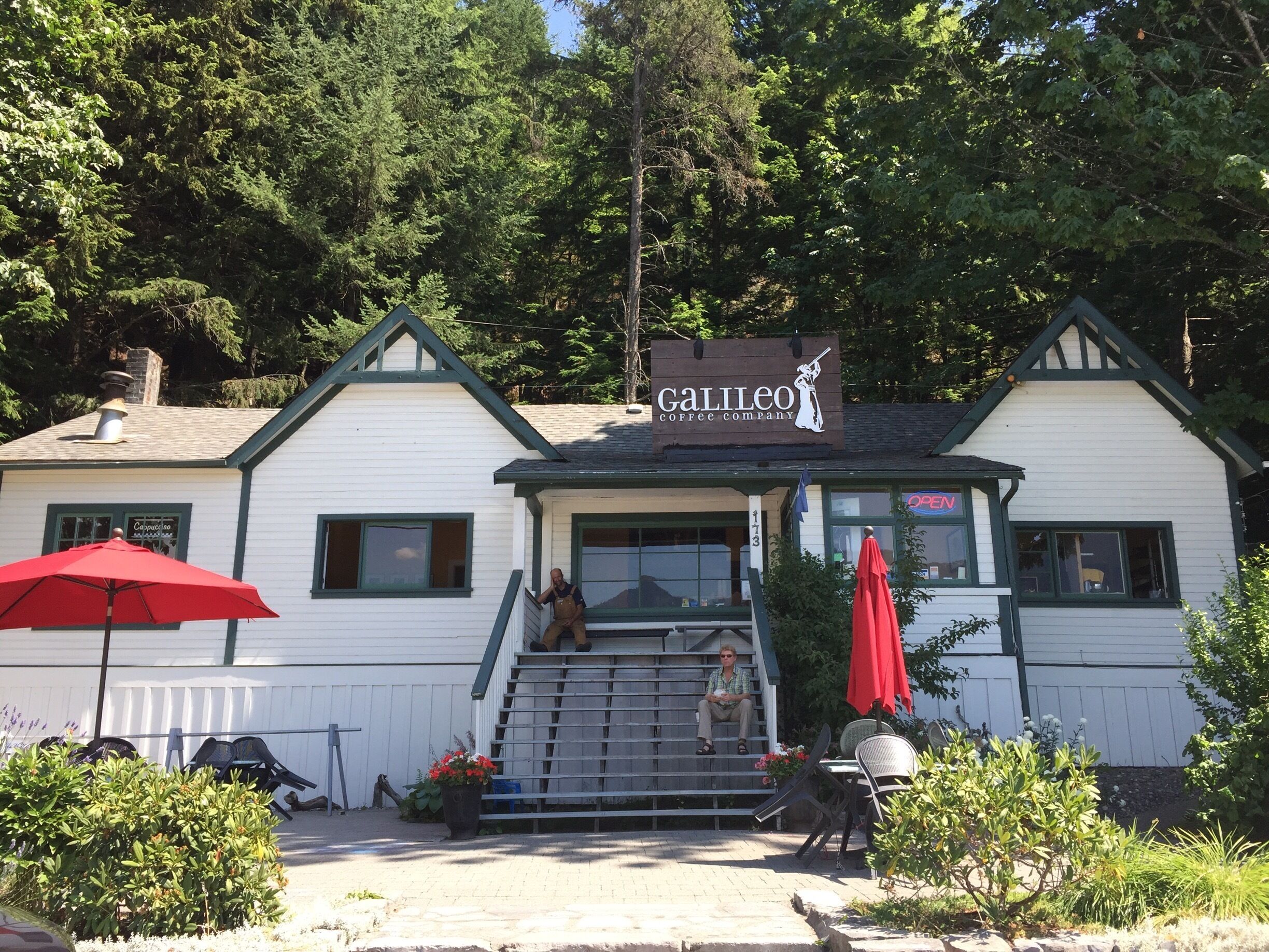 Great spot for coffee on the sea to sky highway close to Britannia Beach. They make their own and the view is spectacular! 