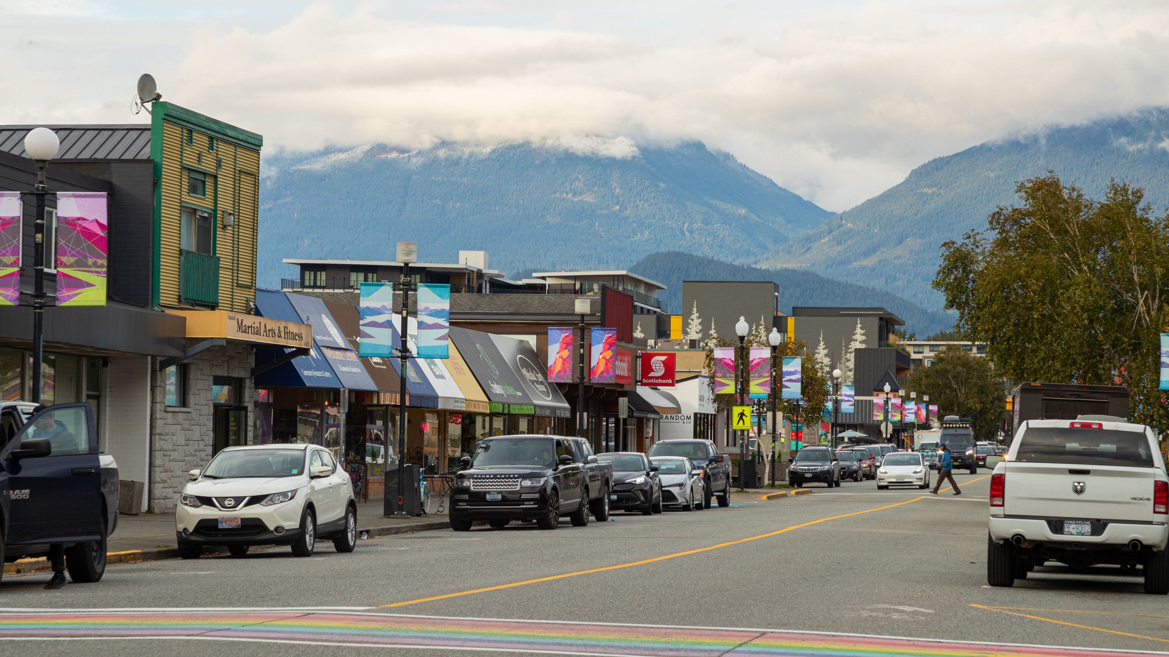 Downtown Squamish showing a small town or village