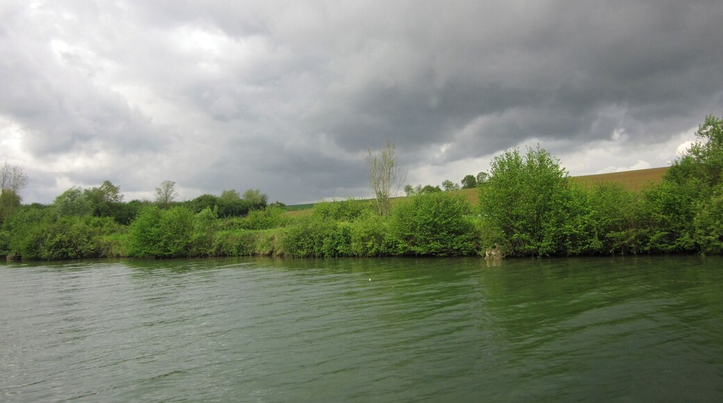 Canal de Saint-Quentin, near Fontaine-lès-Clercs
