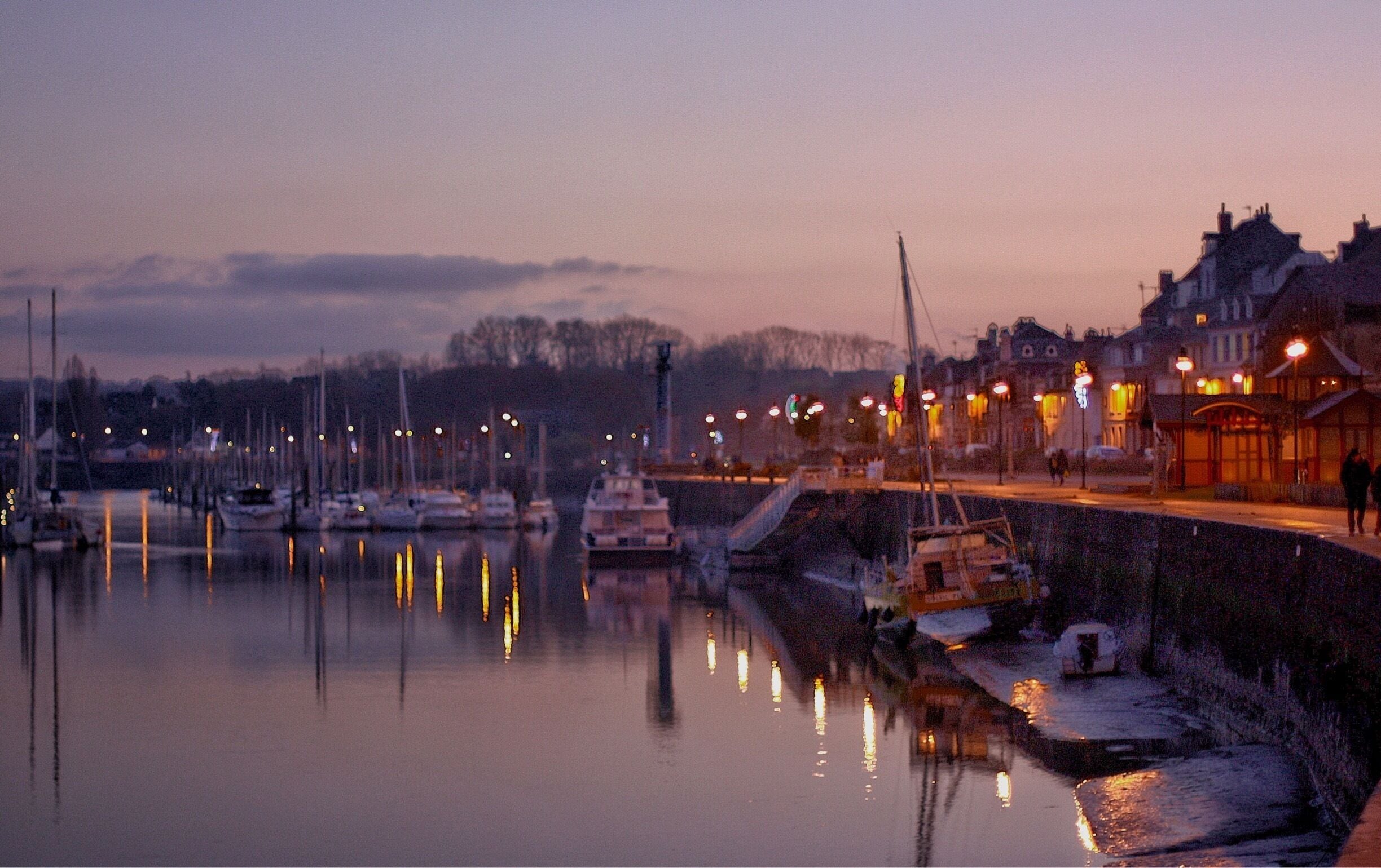 The port . The very nice seaside resort . Bay of Somme river . 
https://www.visit-somme.com/somme-bay
https://www.visit-somme.com/somme-bay/somme-bay-grand-site-de-france